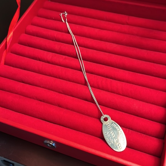 Return to Tiffany & Co. sterling silver charm on Tiffany’s sterling silver chain - Picture 6 of 9